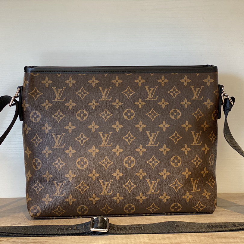 New Handmade Leather Men's BagsXC052026090901